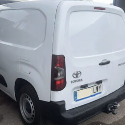 
										TOYOTA PROACE CITY FURGON 1.5 D 100CV 2022 full									